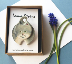 image of cat brooch by leona devine ceramic artist